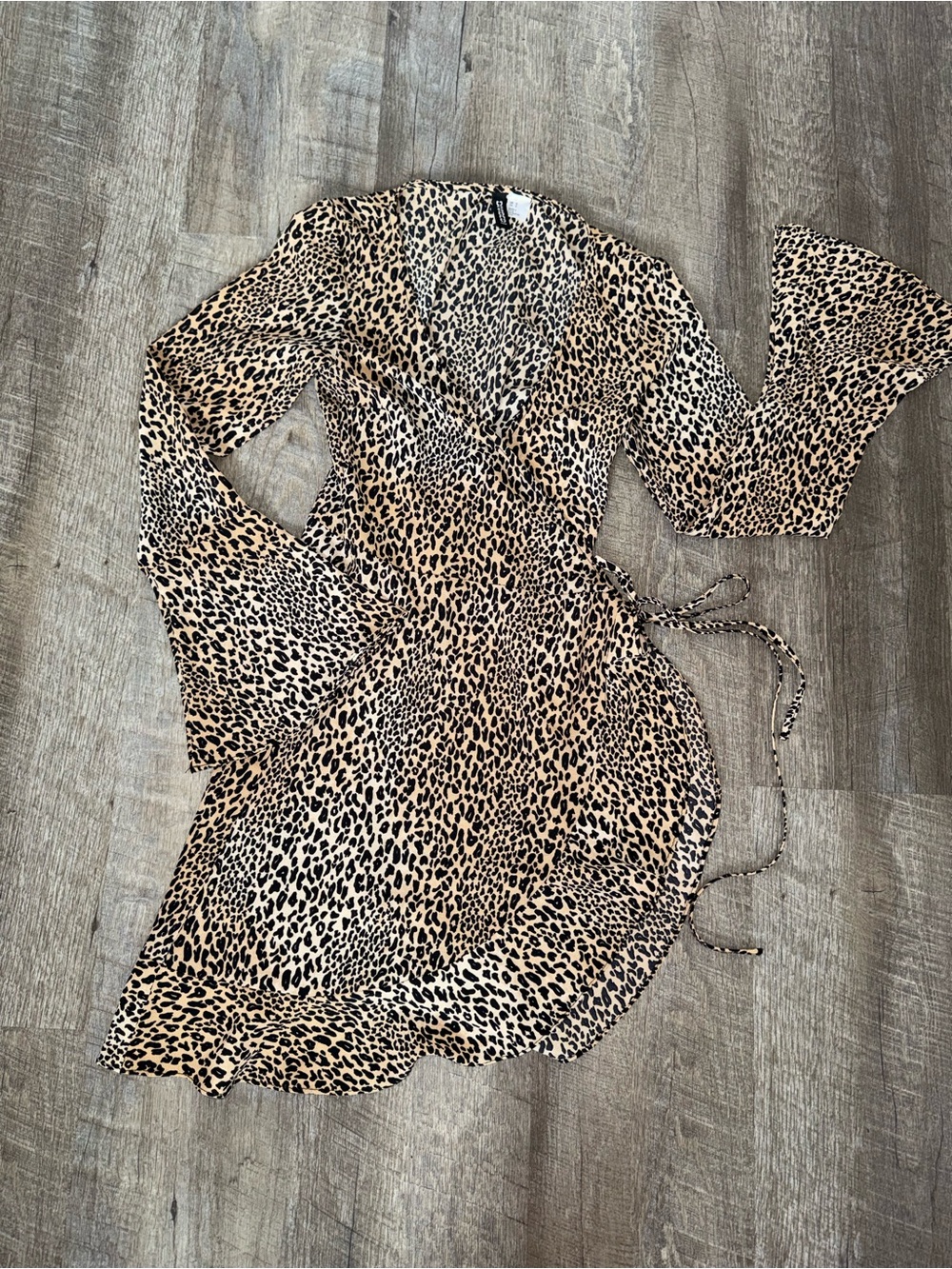 H&M Divided Leopard Print Chiffon Wrap Mini Dress V-Neck Bell Sleeve, Size 0